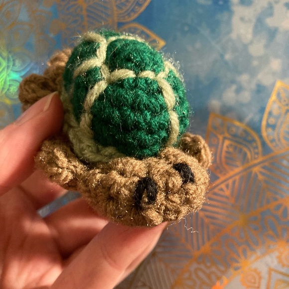 FREE if Bundled - Small Turtle Craft Yarn Figure - Picture 2 of 6